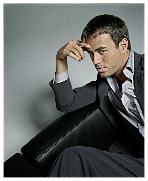 GQ0005EnriqueIglesias+ARMANI-5